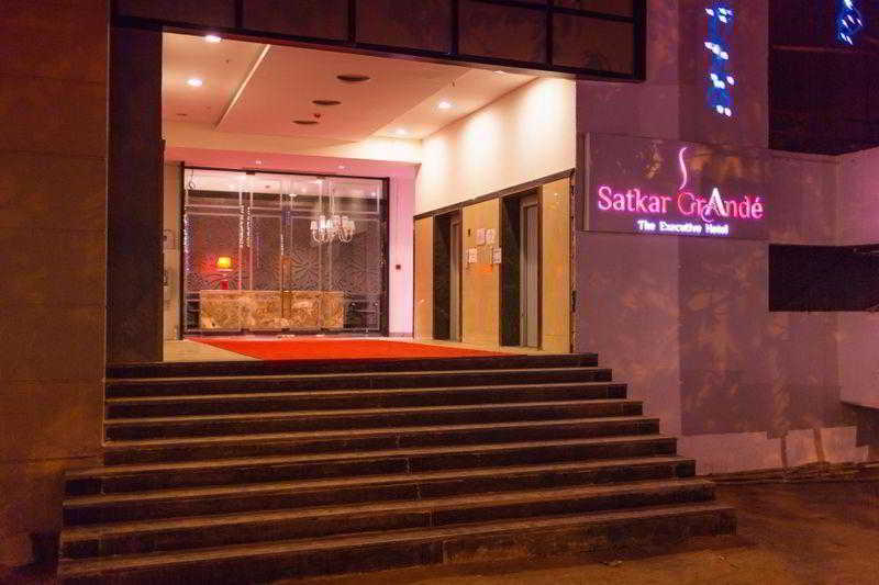 Hotel Satkar Grande Thane Ngoại thất bức ảnh